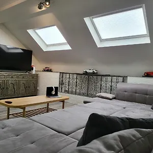 Duplex Elegant Situe A 1min De La Gare Du Nord Bruxelles